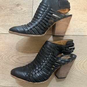 Dolce Vita Harlan Black leather ankle bootie size 8